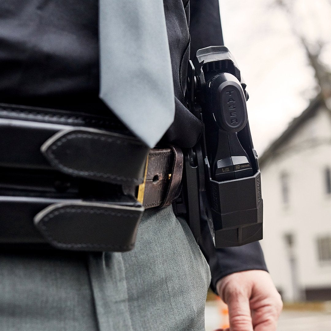 ブラックホーク　x2 taser ホルスター Amazon.com : BLACKHAWK TASER LV2, X-2, Left Hand : Sports